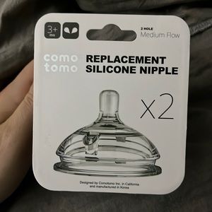 Eight Medium flow Comotomo nipples